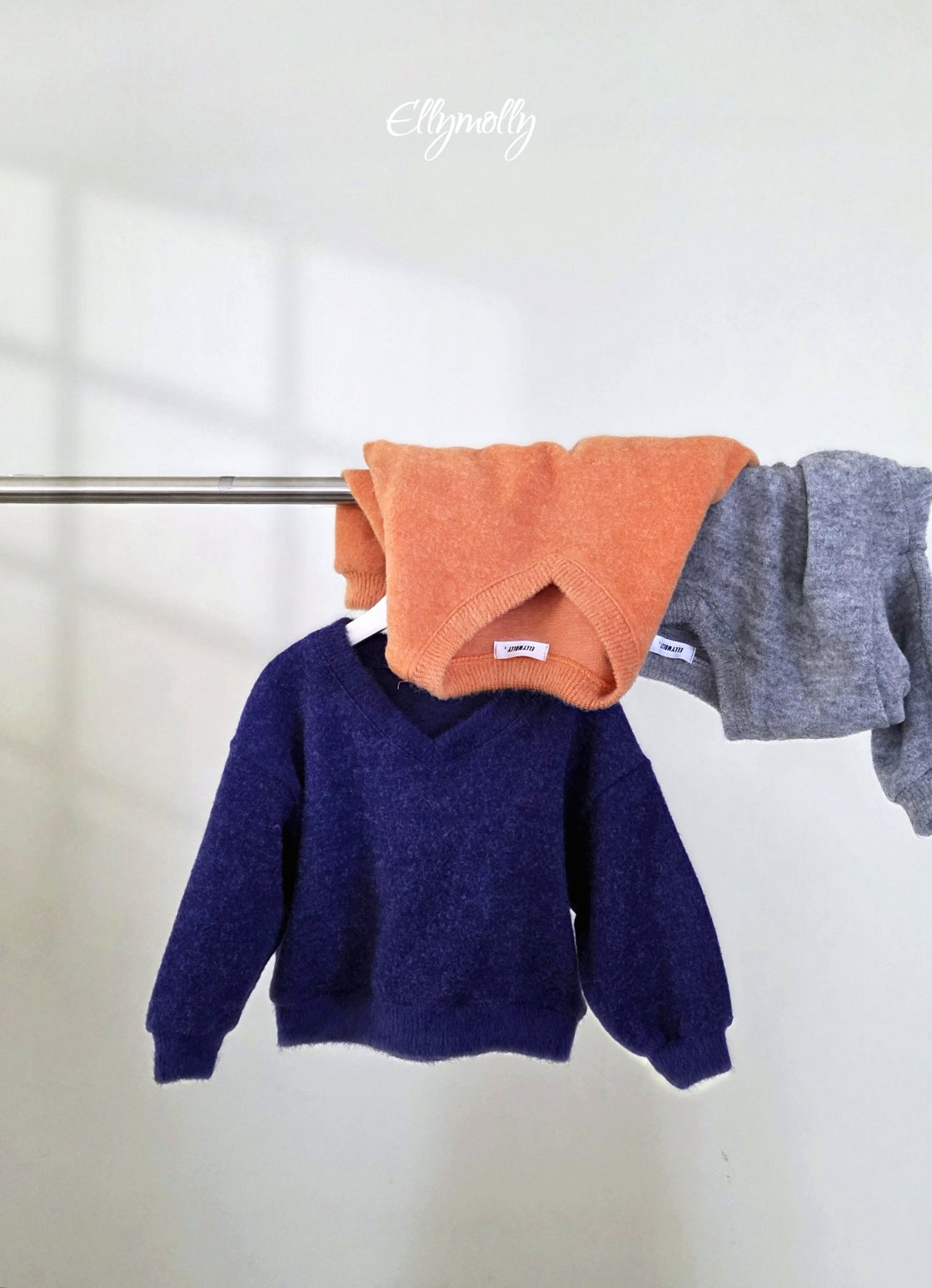ELLY MOLLY｜シカゴブラッシュ Vネックトップス【予約商品】