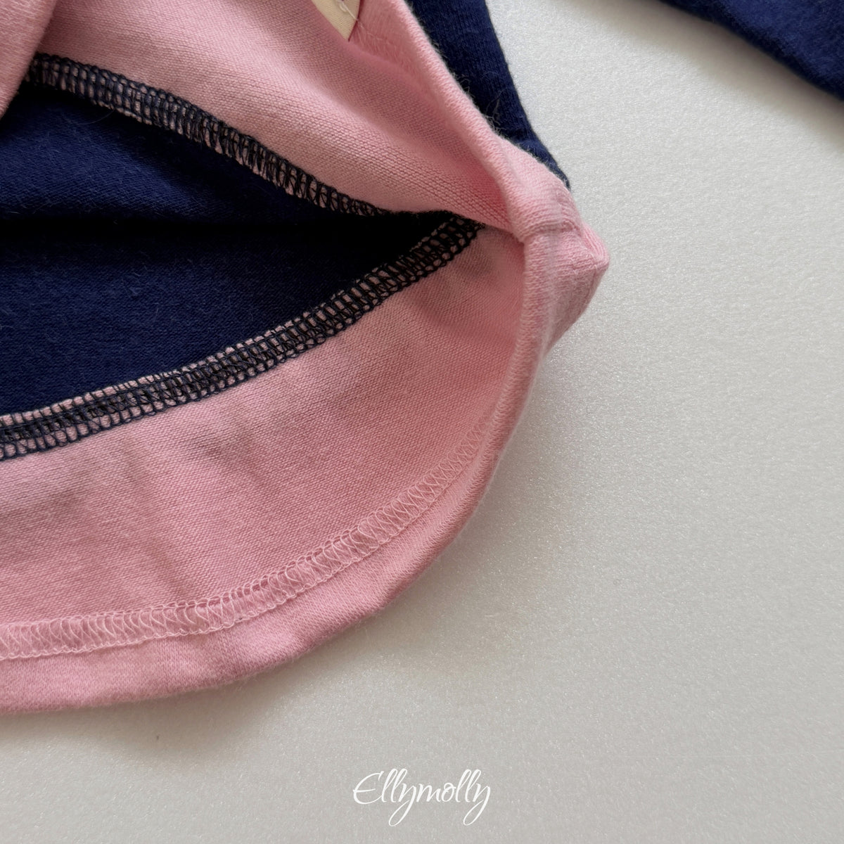ELLY MOLLY｜ブラッシュ配色タートルネックTシャツ【予約商品】