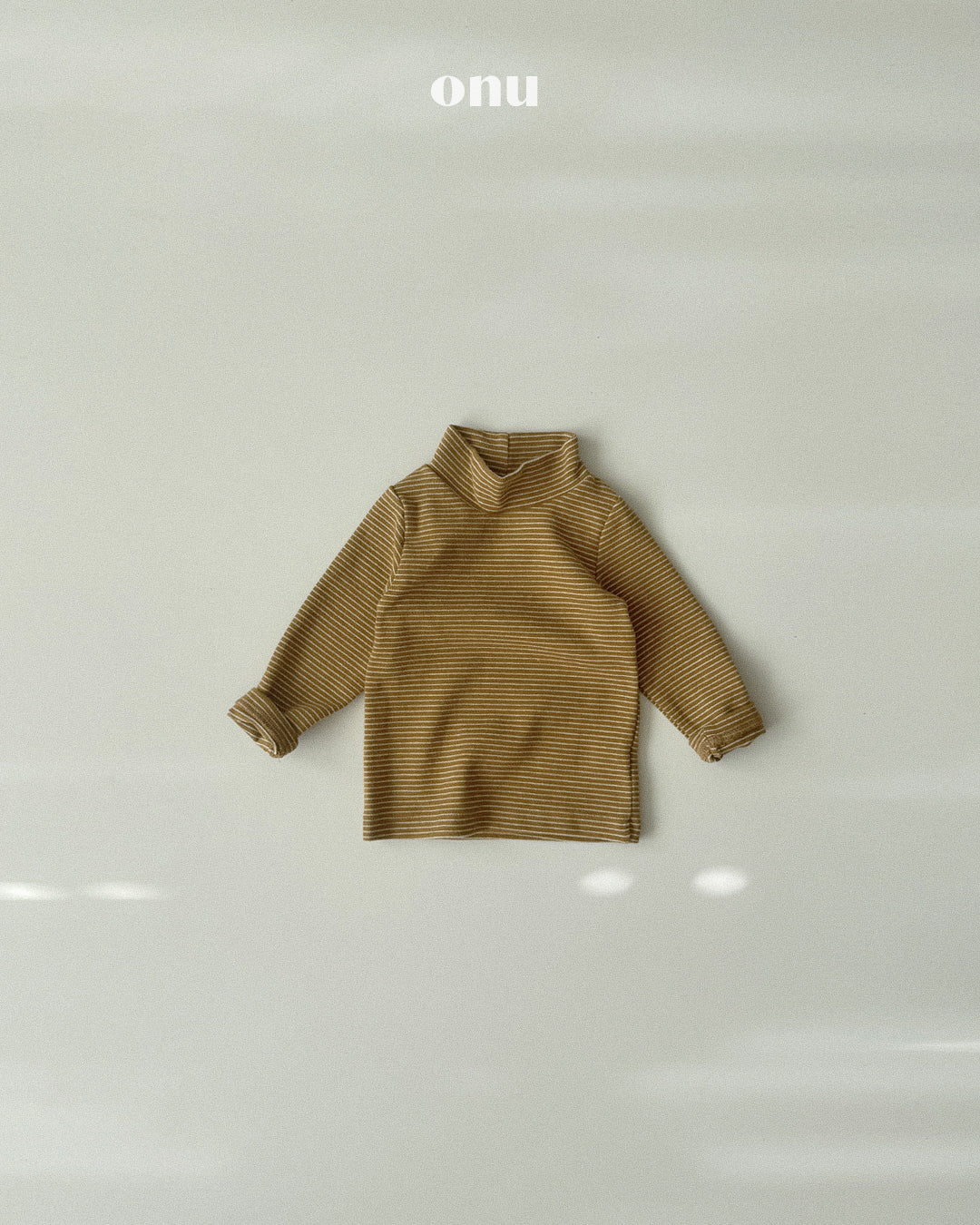 ONU｜マランストライプハイネックTシャツ【取り寄せ】