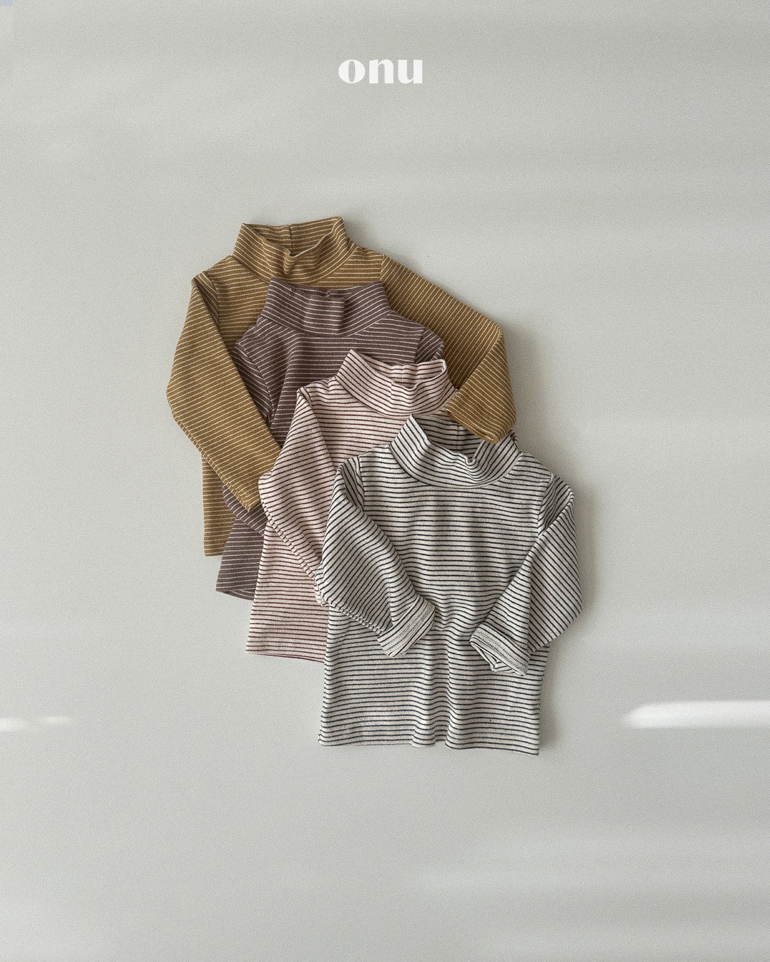 ONU｜マランストライプハイネックTシャツ【取り寄せ】