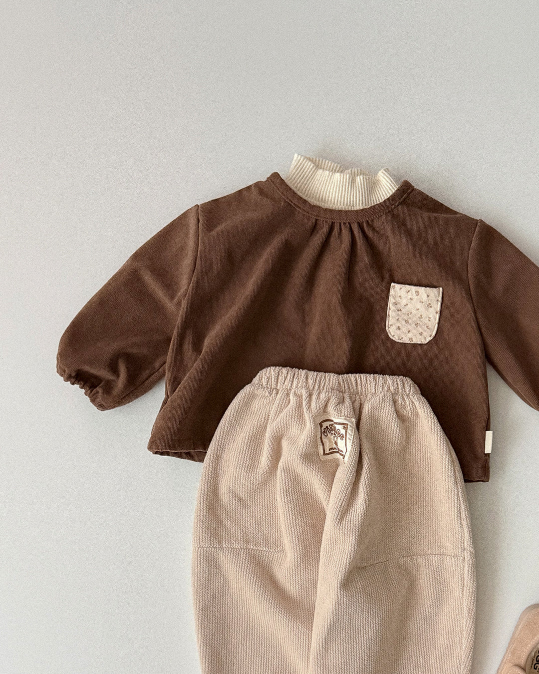 ONU｜エレファント刺繍コーデュロイワイドパンツ【取り寄せ】