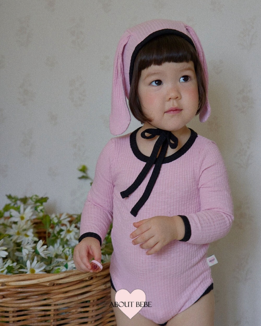 ABOUT BEBE / ラブリーブラックピンクスーツ＋うさぎボンネット SET【予約商品】