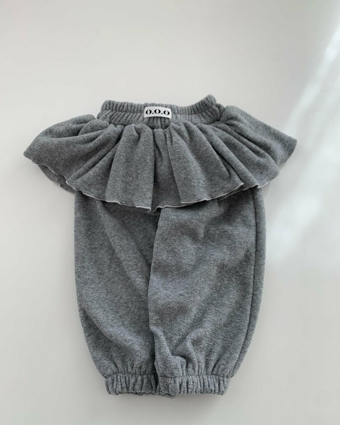 O.O.O｜クララフリルパンツ【予約商品】