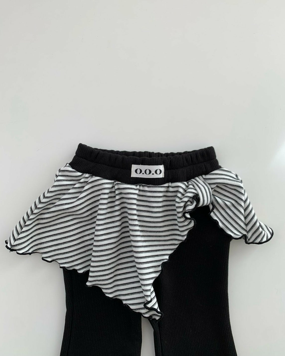 O.O.O｜ポットフリルブーツカットパンツ【予約商品】