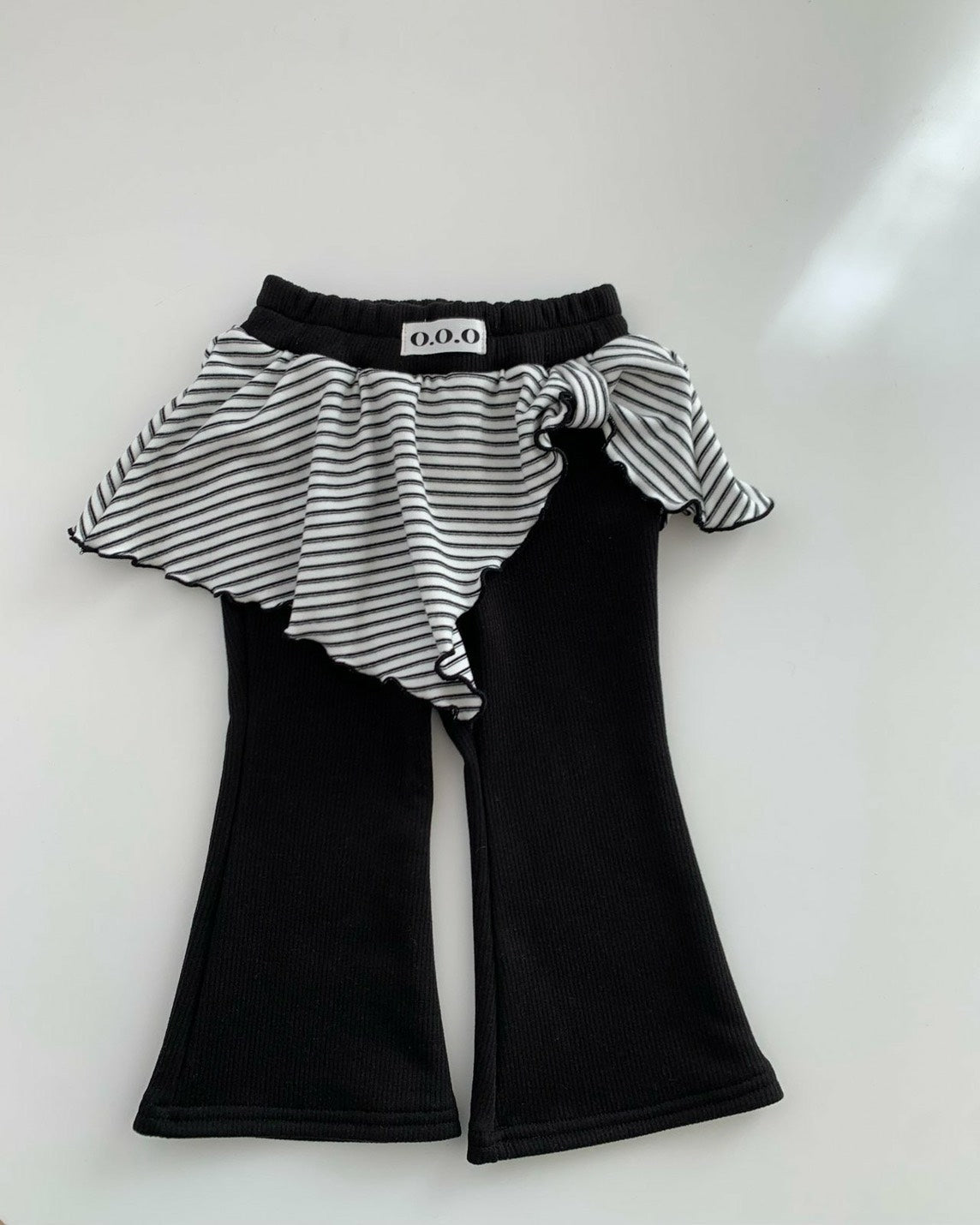 O.O.O｜ポットフリルブーツカットパンツ【予約商品】
