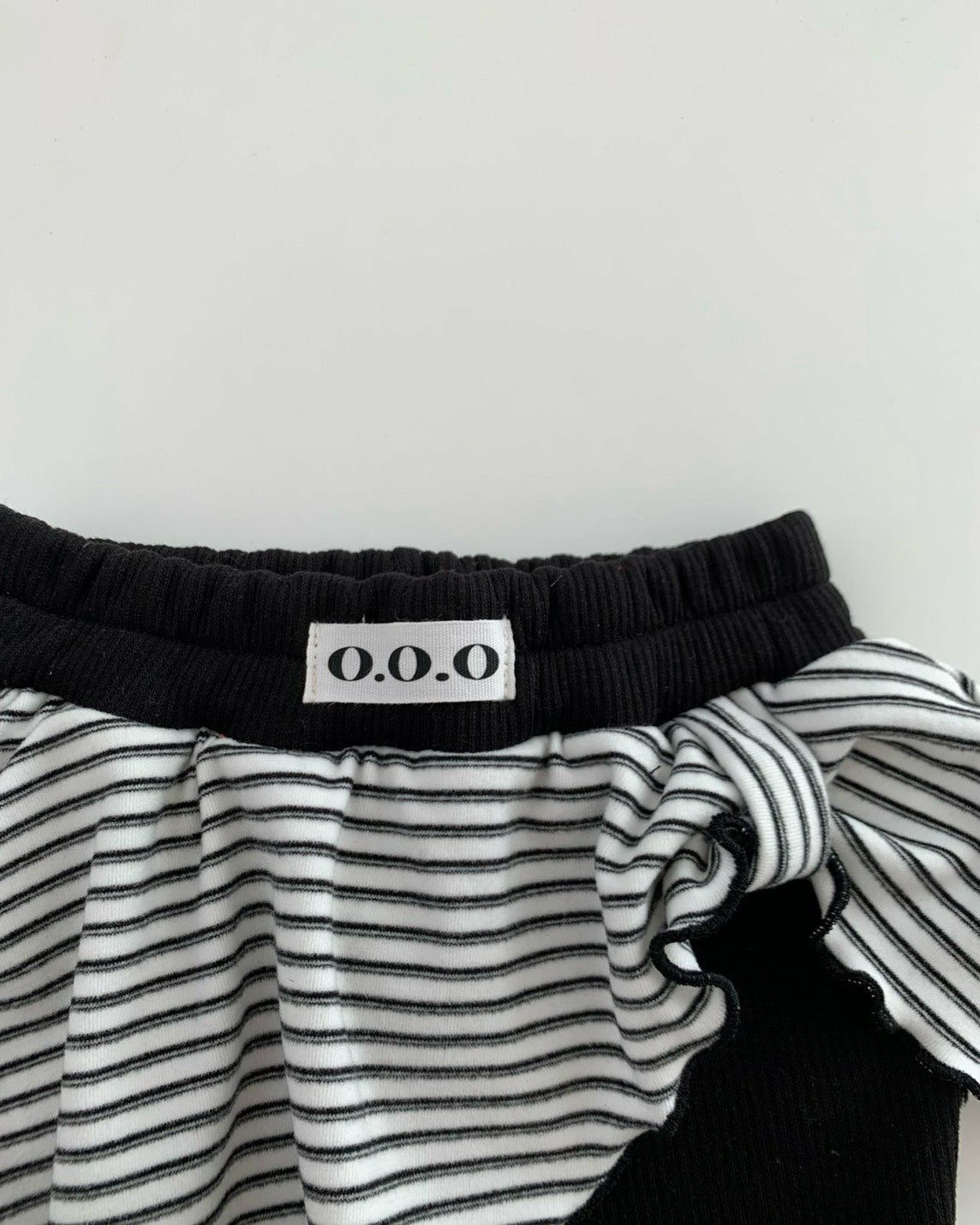 O.O.O｜ポットフリルブーツカットパンツ【予約商品】
