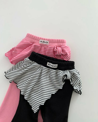 O.O.O｜ポットフリルブーツカットパンツ【予約商品】