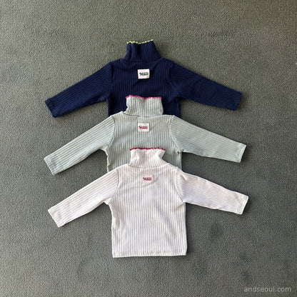 Tiny Hiker｜ダックフィット ピンコットン タートルネックTシャツ【取り寄せ】
